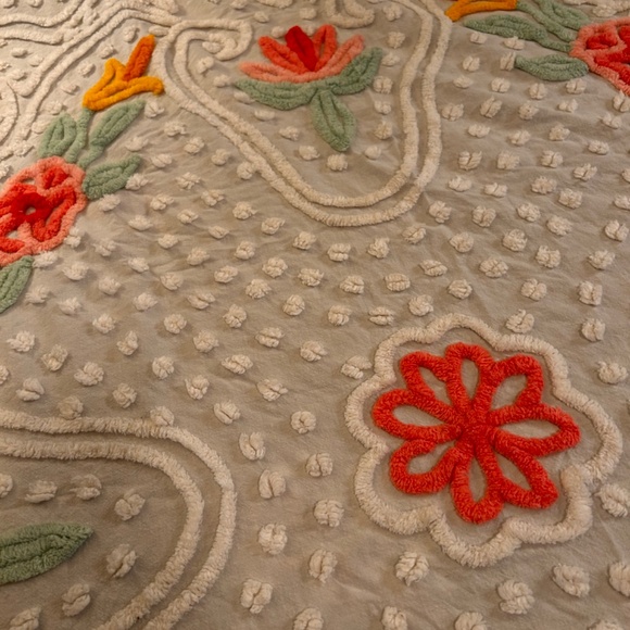 Vintage Chenille Bedspread * Fluffy Bright White Scrolls Puffs Flowers & Vines * - Picture 4 of 11